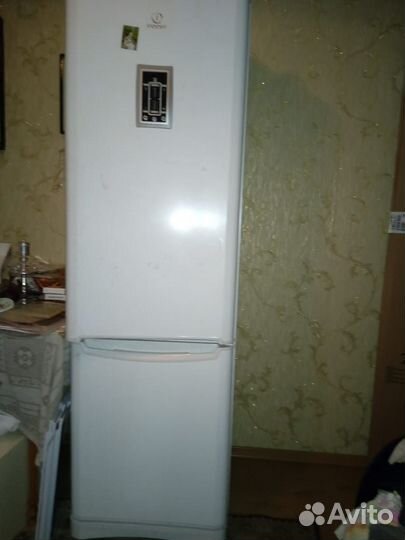 Холодильник indesit