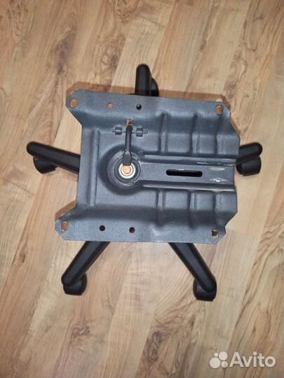 Нижняя часть от кремпьютерного кресла