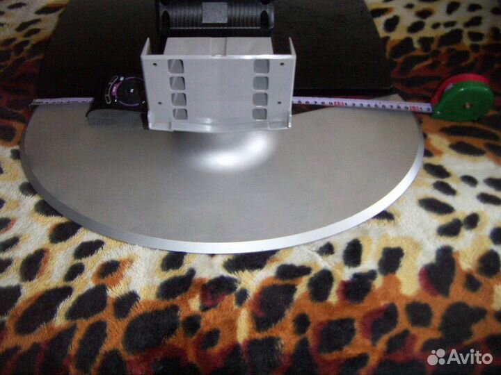 Штатная подставка под телевизор