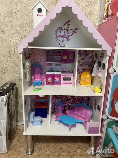 Кукольный домик с мебелью
