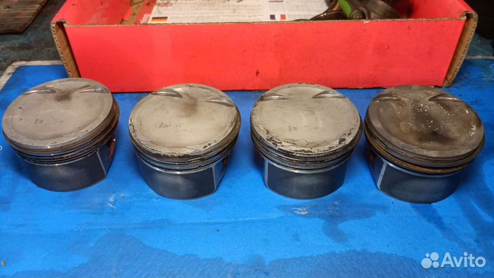 Поршня Mercedes двигатель m271