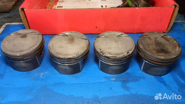 Поршня Mercedes двигатель m271