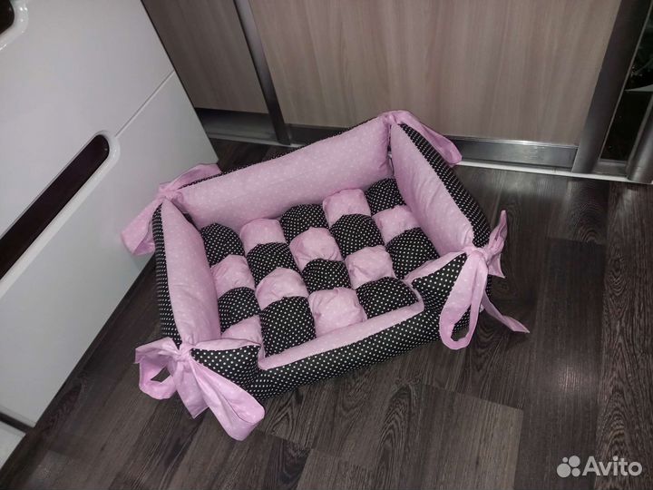 Лежанка для мелких собак и кошек