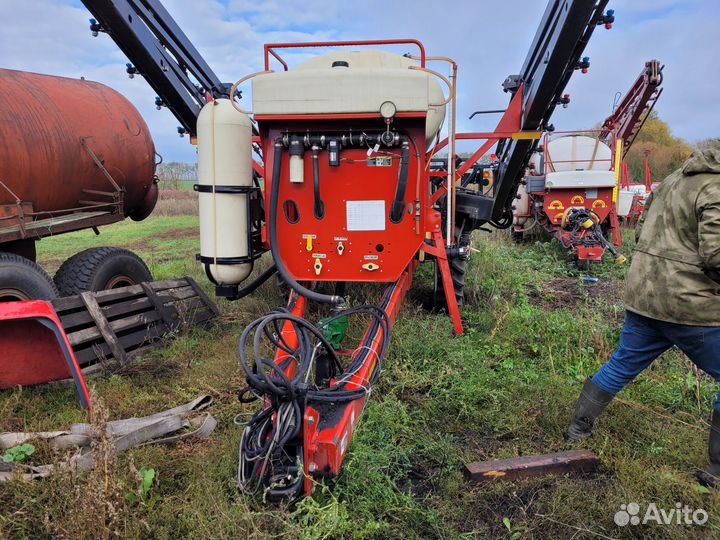 Опрыскиватель VERSATILE PS 1200, 2014