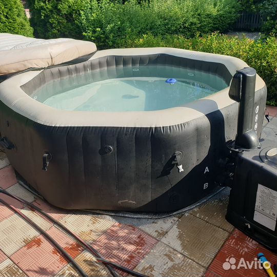 Надувной спа бассейн