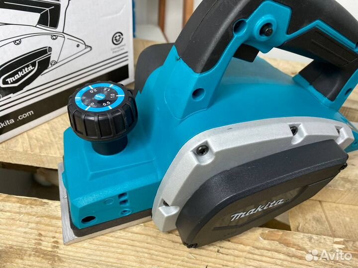 Электрический рубанок Makita KP0800