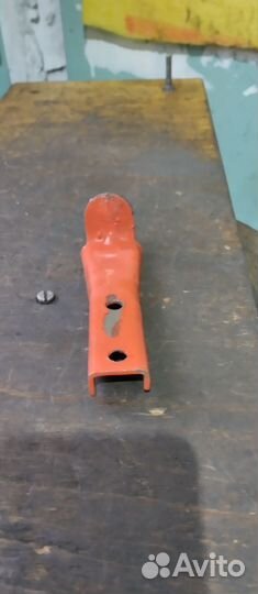 Заднее крепление бензобака мопеда Верховина 6