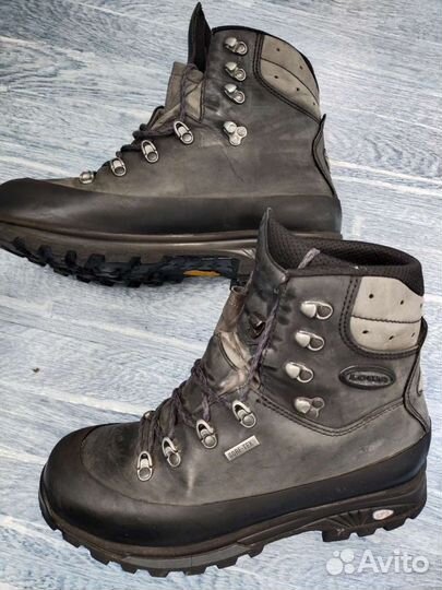 Трекинговые ботинки Lowa Tibet