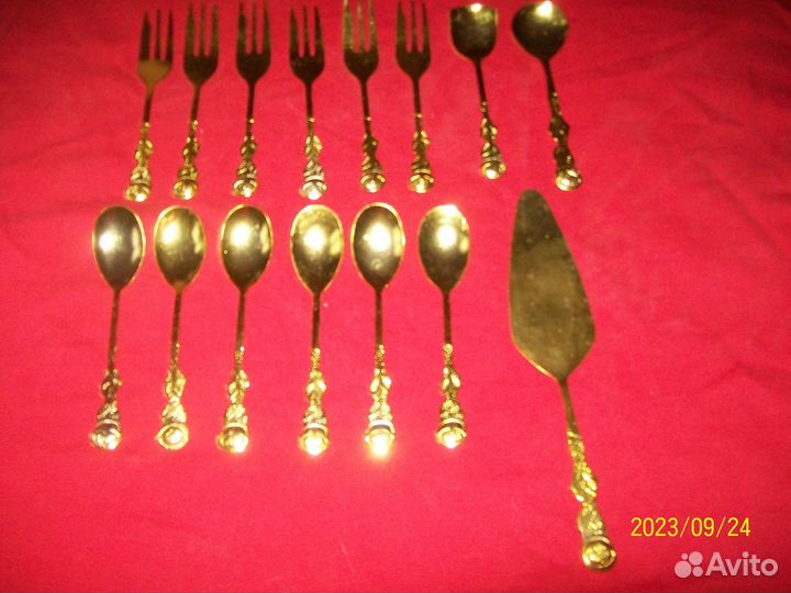 Набор десертных вилок и ложек