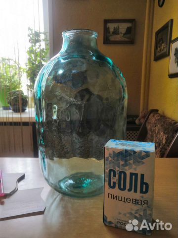 Большая стеклянная банка