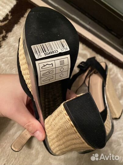 Босоножки новые 37,5 женские