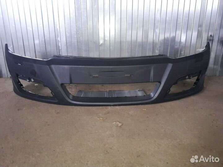 Бампер передний Opel Astra H 2004-2007