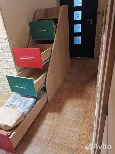 Лестница, полка, шкафчик