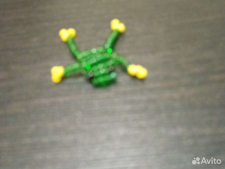 Лягушка ручной работы из бисера