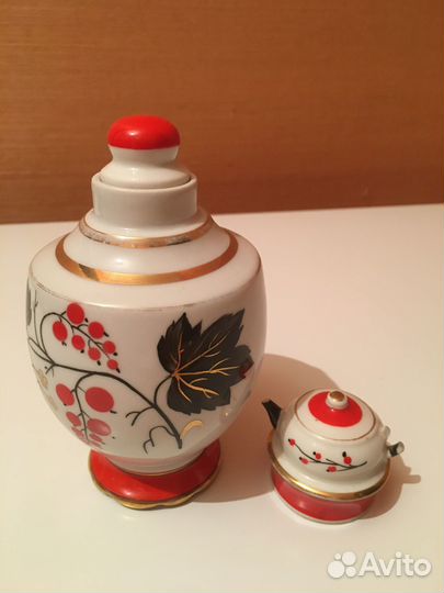 Фарфоровая чайница «красная смородина»лфз