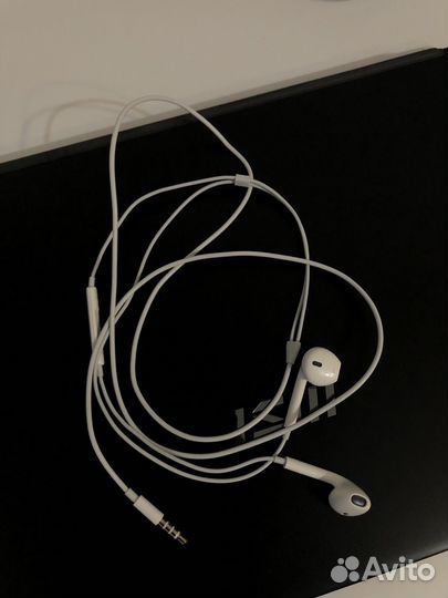 Наушники EarPods 3.5 мм (почти новые)