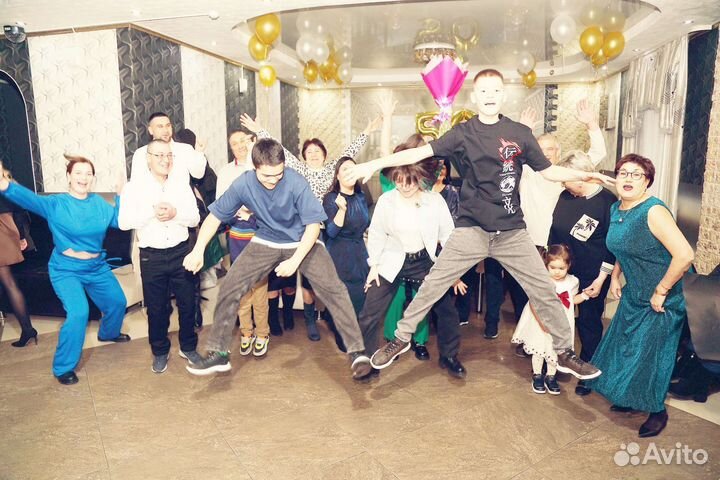 Ведущая, тамада)