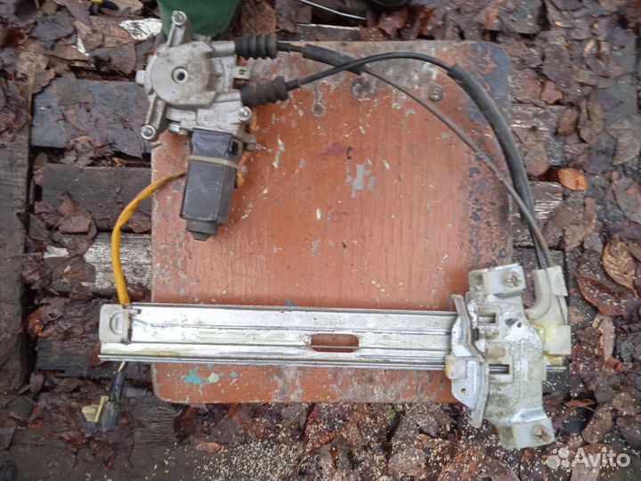 Электро-ик задний левый,на Киа спектра