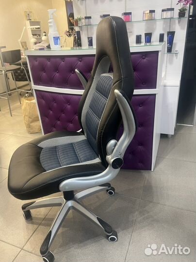 Офисное кресло