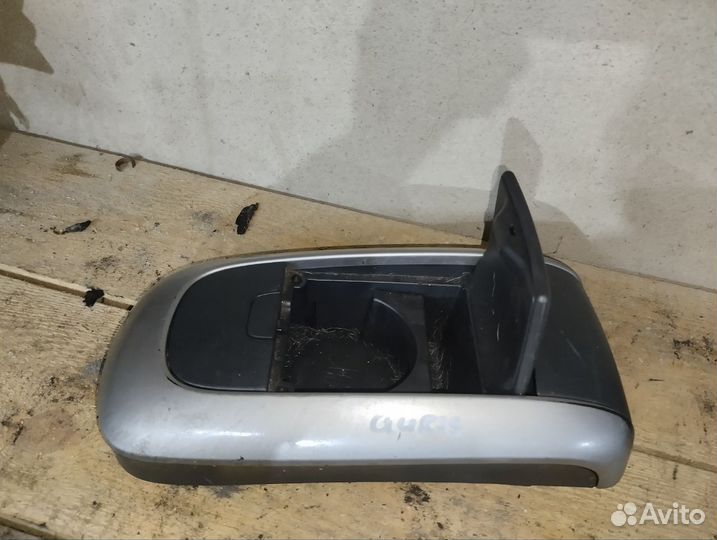 Бардачок toyota auris