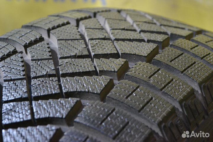 Pirelli Ice Zero FR 215/60 R17