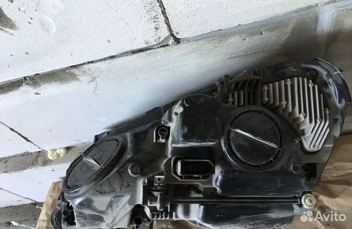 Правая фара W212 bi ксенон mercedes