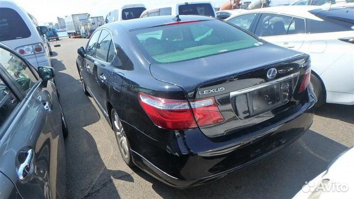 В разборе lexus LS600H