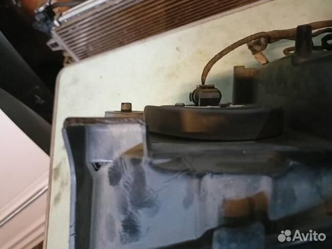 Фара правая jeep Grand Cherokee 2005-2008 4.7