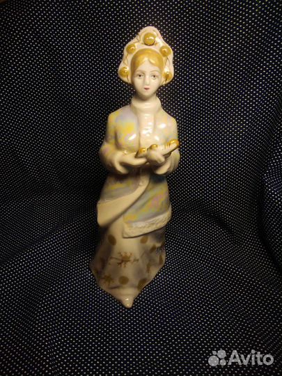 Фарфоровые статуэтки