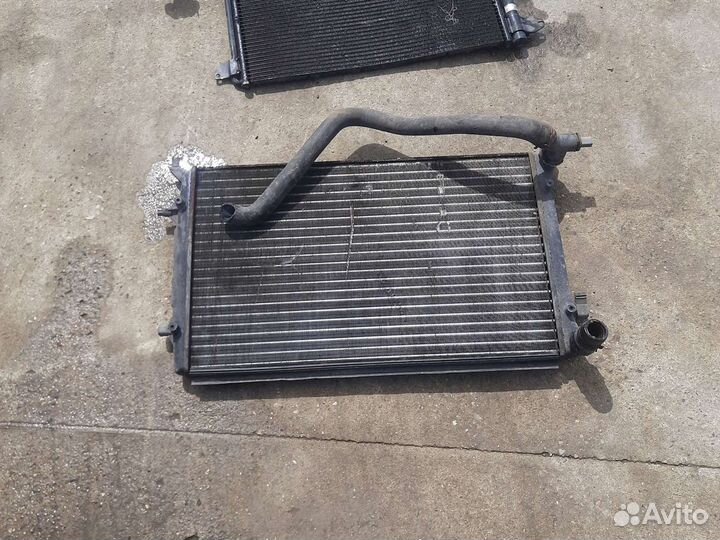 Радиатор основной Volkswagen Jetta 5