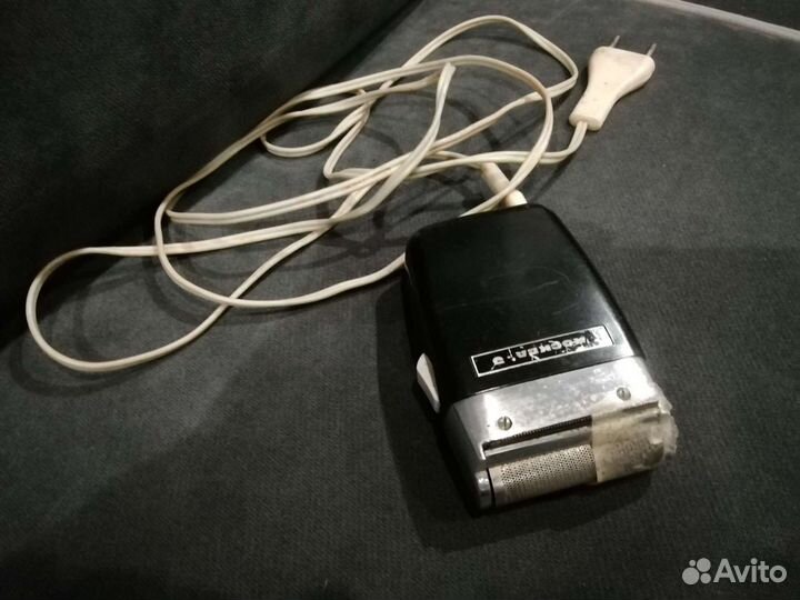 Коллекция электрических бритва времен СССР