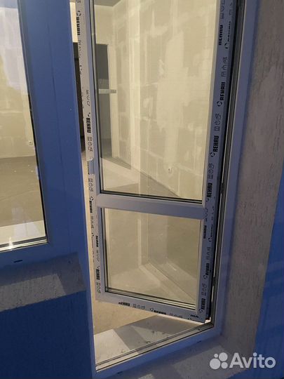 Окно и дверь на балкон