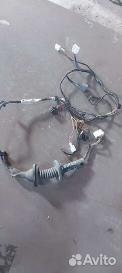 Проводка двери передняя правая на Mitsubishi Lance