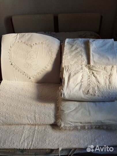 Бортики и постельное белье в кроватку