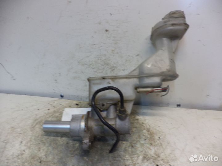 Главный тормозной цилиндр Ниссан Кашкай 2008г 2л