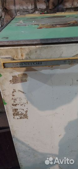 Холодильник двухкамерный и две морозильные камеры