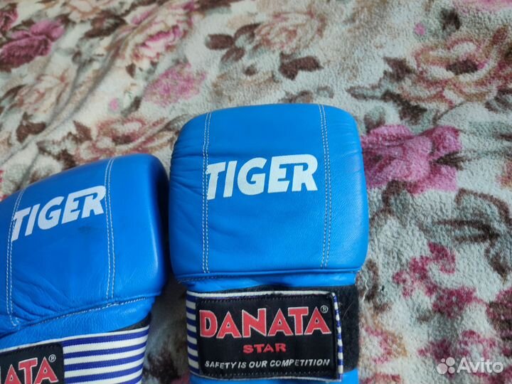 Боксерские перчатки