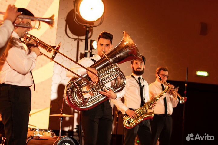 Музыканты на мероприятие / Саксофонист