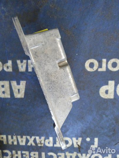 Блок управления airbag. Toyota Noah минивен