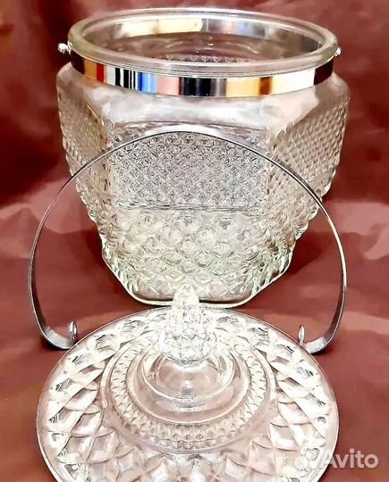 Стеклянная бисквитница