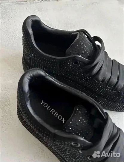 Женские кроссовки