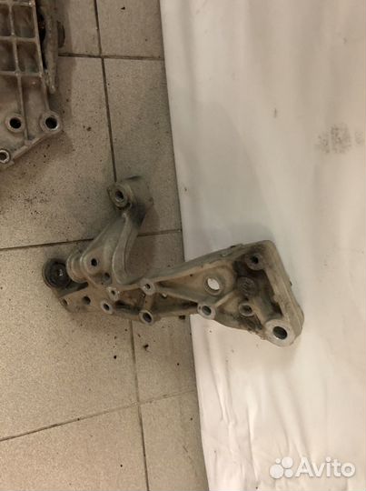 Volkswagen Caddy Touran 2007 Подрамник, балка