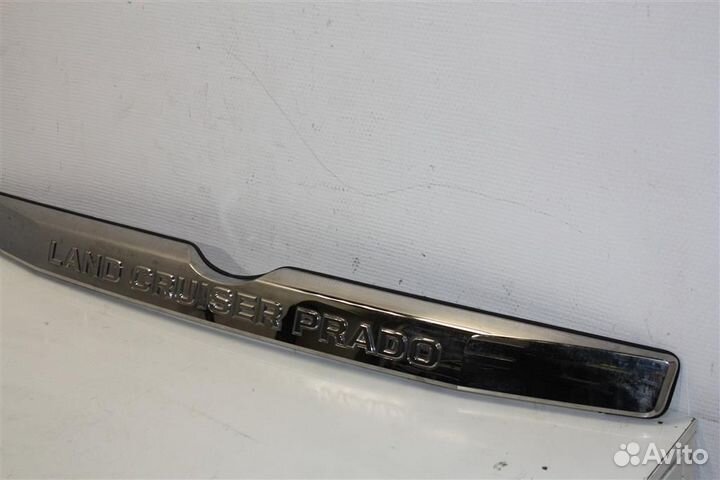 Молдинг крышки багажника Toyota Prado 150