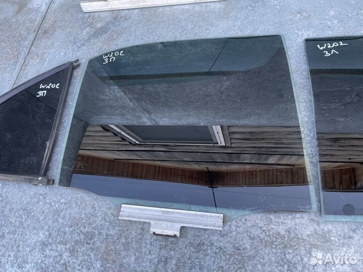 Стекло двери для Mercedes W202