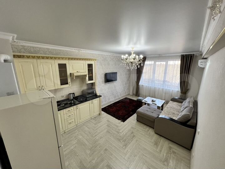 2-к. квартира, 70 м², 1/8 эт.