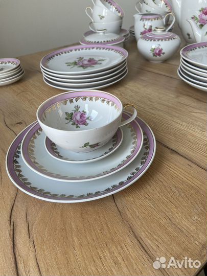 Большой фарфоровый чайный сервиз на 12 персон СССР