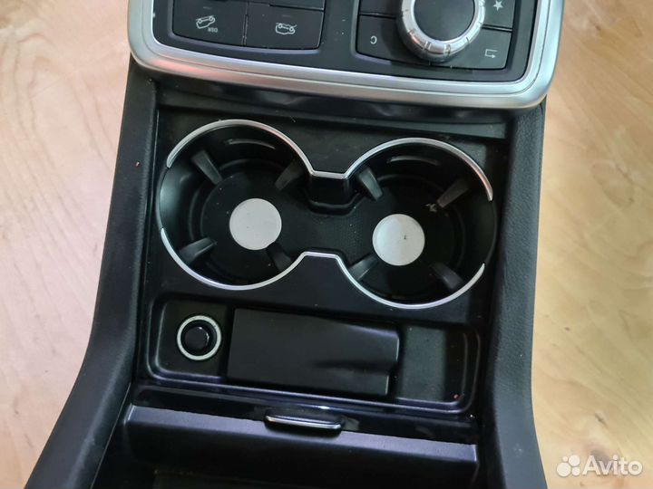 Центральный подлокотник Mercedes GL166