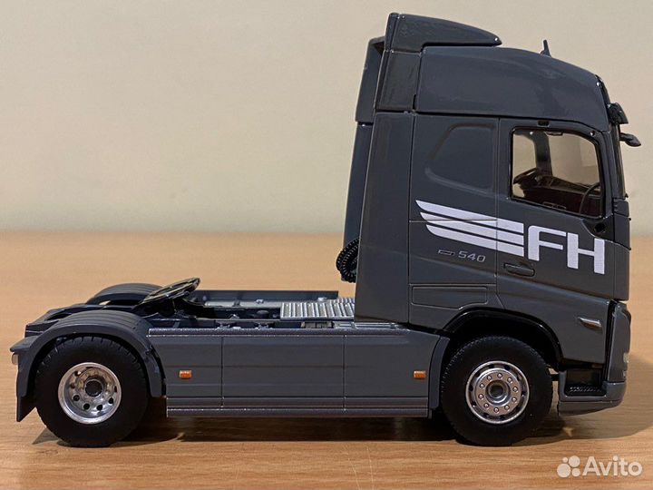 Модель грузовика Volvo FH4 2020 Eligor 1/43