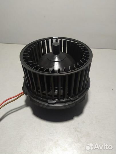 Мотор печки отопителя Volkswagen Golf 3