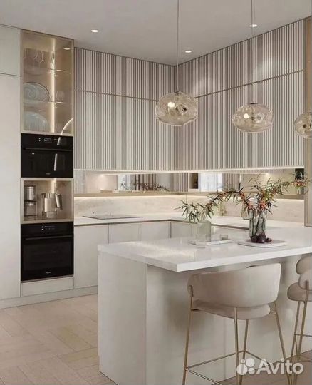 Кухня встроенная светлая